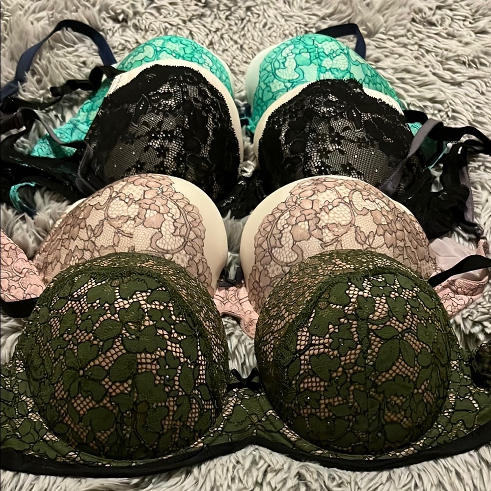 4 Victoria’s Secret Lace Underwire Bra Set
